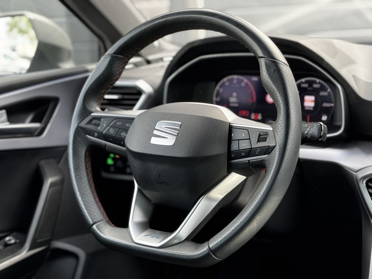 SEAT Leon Sportstourer 1.5 eTSI 150PK FR Business Intense Automaat