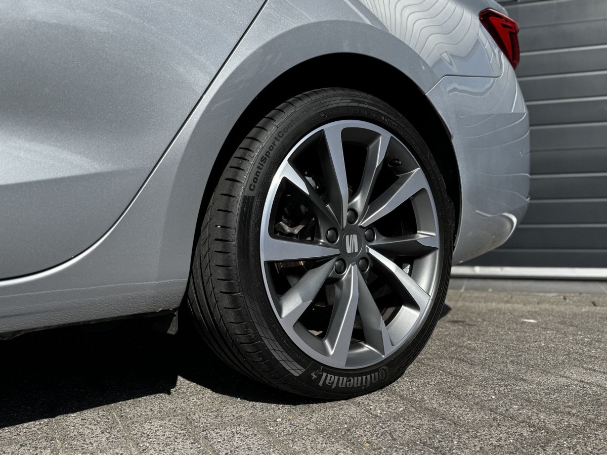 SEAT Leon Sportstourer 1.5 eTSI 150PK FR Business Intense Automaat