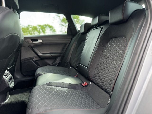 SEAT Leon Sportstourer 1.5 eTSI 150PK FR Business Intense Automaat