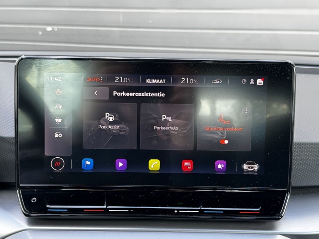 SEAT Leon Sportstourer 1.5 eTSI 150PK FR Business Intense Automaat