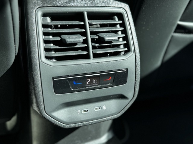 SEAT Leon Sportstourer 1.5 eTSI 150PK FR Business Intense Automaat