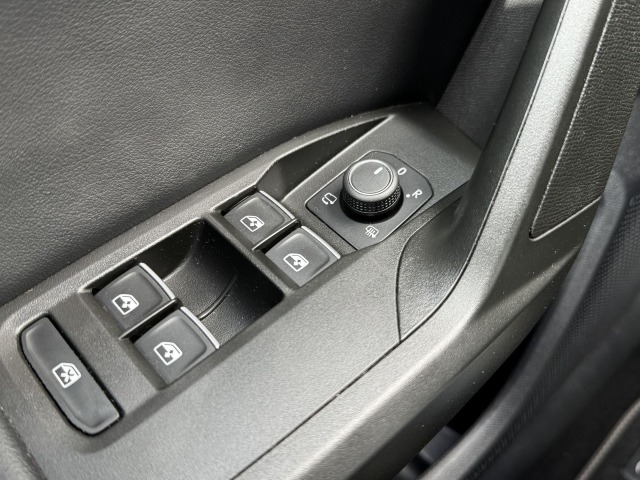 SEAT Leon Sportstourer 1.5 eTSI 150PK FR Business Intense Automaat