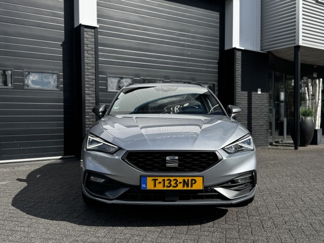 SEAT Leon Sportstourer 1.5 eTSI 150PK FR Business Intense Automaat
