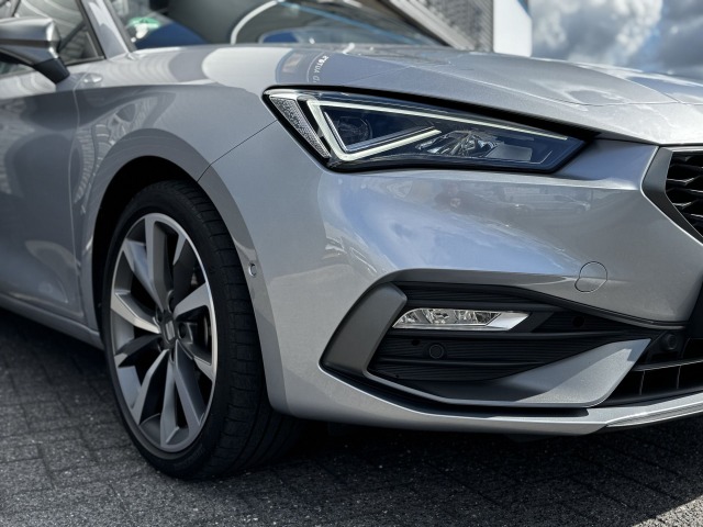 SEAT Leon Sportstourer 1.5 eTSI 150PK FR Business Intense Automaat